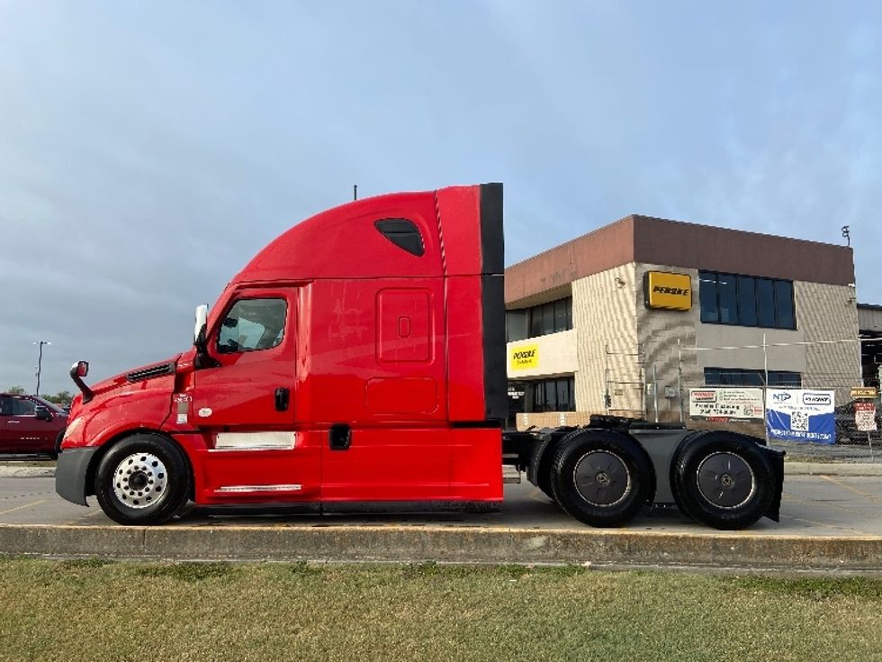 Sleeper Tractor-Heavy Duty Tractors-Freightliner-2022-T12664ST-San Antonio-TX-464,196\n\t\tmiles-$ 78,750 - Image 4