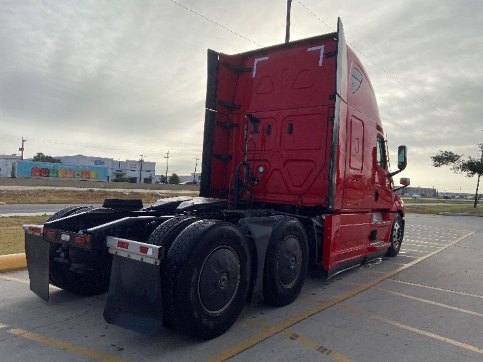 Sleeper Tractor-Heavy Duty Tractors-Freightliner-2022-T12664ST-San Antonio-TX-464,196\n\t\tmiles-$ 78,750 - Image 7
