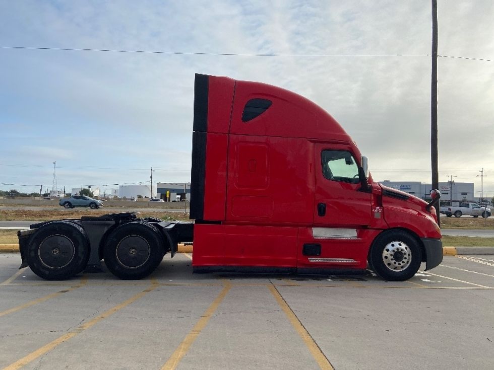 Sleeper Tractor-Heavy Duty Tractors-Freightliner-2022-T12664ST-San Antonio-TX-464,196\n\t\tmiles-$ 78,750 - Image 8