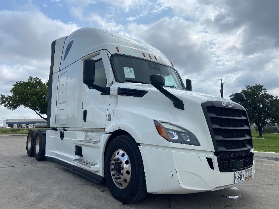 Sleeper Tractor-Heavy Duty Tractors-Freightliner-2022-T12664ST-San Antonio-TX-473,571\n\t\tmiles-$ 77,500 - Image 1