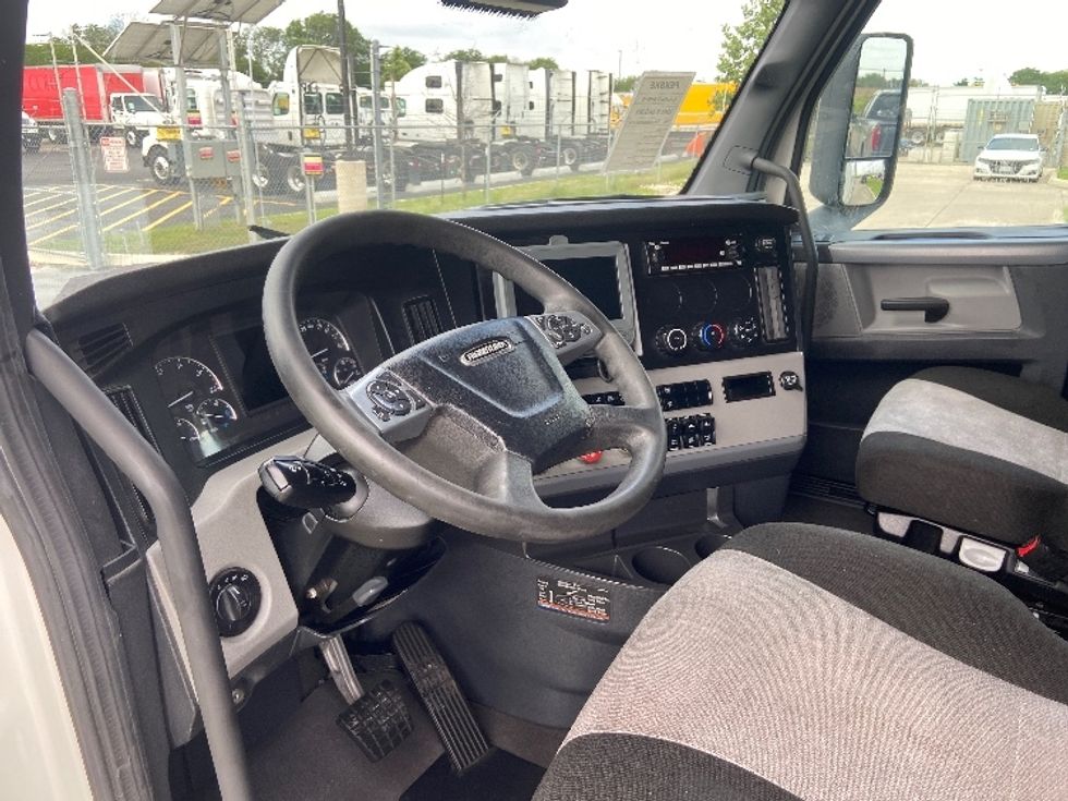 Sleeper Tractor-Heavy Duty Tractors-Freightliner-2022-T12664ST-San Antonio-TX-473,571\n\t\tmiles-$ 77,500 - Image 10