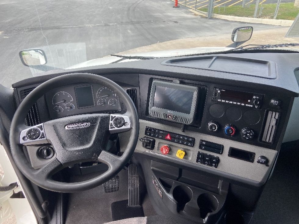 Sleeper Tractor-Heavy Duty Tractors-Freightliner-2022-T12664ST-San Antonio-TX-473,571\n\t\tmiles-$ 77,500 - Image 11