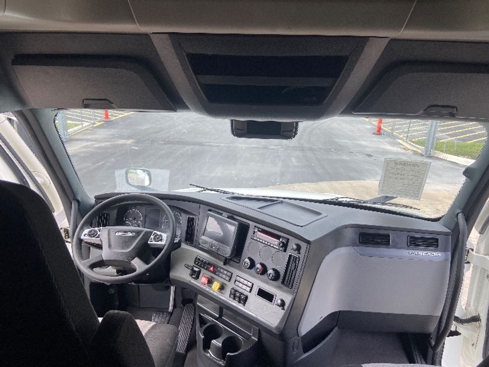 Sleeper Tractor-Heavy Duty Tractors-Freightliner-2022-T12664ST-San Antonio-TX-473,571\n\t\tmiles-$ 77,500 - Image 12