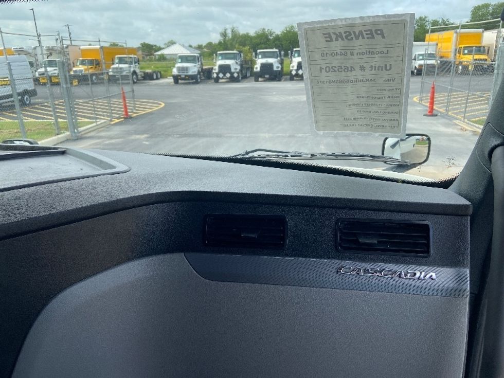 Sleeper Tractor-Heavy Duty Tractors-Freightliner-2022-T12664ST-San Antonio-TX-473,571\n\t\tmiles-$ 77,500 - Image 14