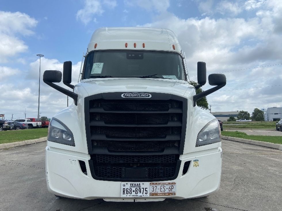 Sleeper Tractor-Heavy Duty Tractors-Freightliner-2022-T12664ST-San Antonio-TX-473,571\n\t\tmiles-$ 77,500 - Image 2