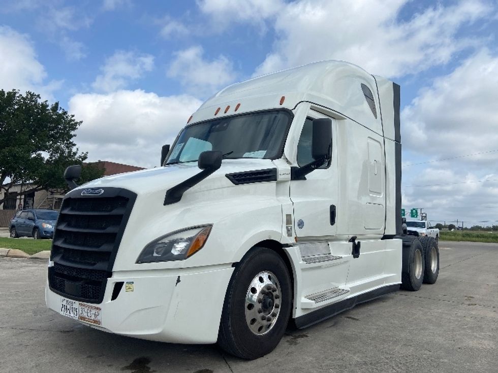Sleeper Tractor-Heavy Duty Tractors-Freightliner-2022-T12664ST-San Antonio-TX-473,571\n\t\tmiles-$ 77,500 - Image 3