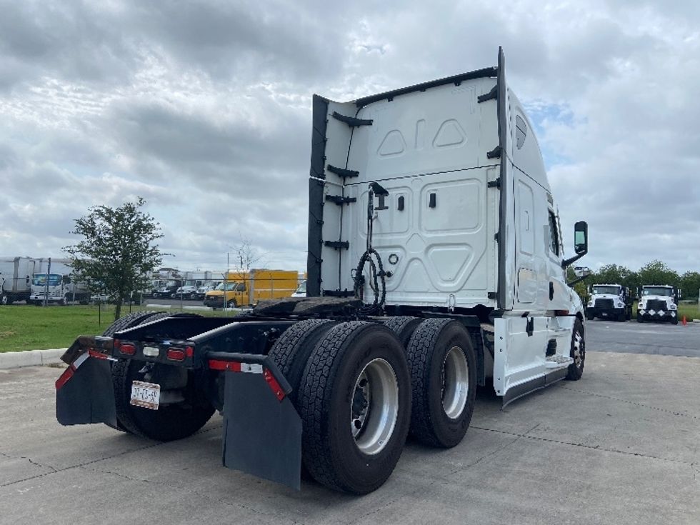 Sleeper Tractor-Heavy Duty Tractors-Freightliner-2022-T12664ST-San Antonio-TX-473,571\n\t\tmiles-$ 77,500 - Image 7