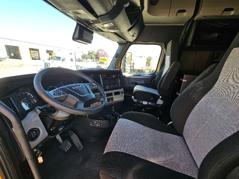 Sleeper Tractor-Heavy Duty Tractors-Freightliner-2022-T12664ST-San Antonio-TX-473,626\n\t\tmiles-$ 69,500 - Image 10