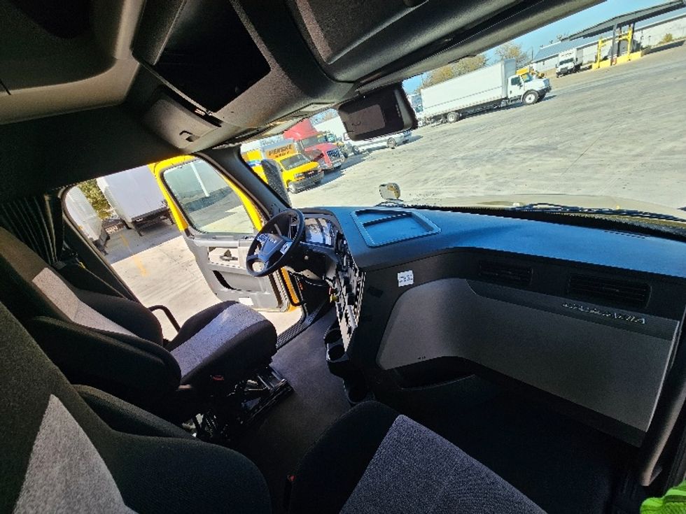 Sleeper Tractor-Heavy Duty Tractors-Freightliner-2022-T12664ST-San Antonio-TX-473,626\n\t\tmiles-$ 69,500 - Image 15