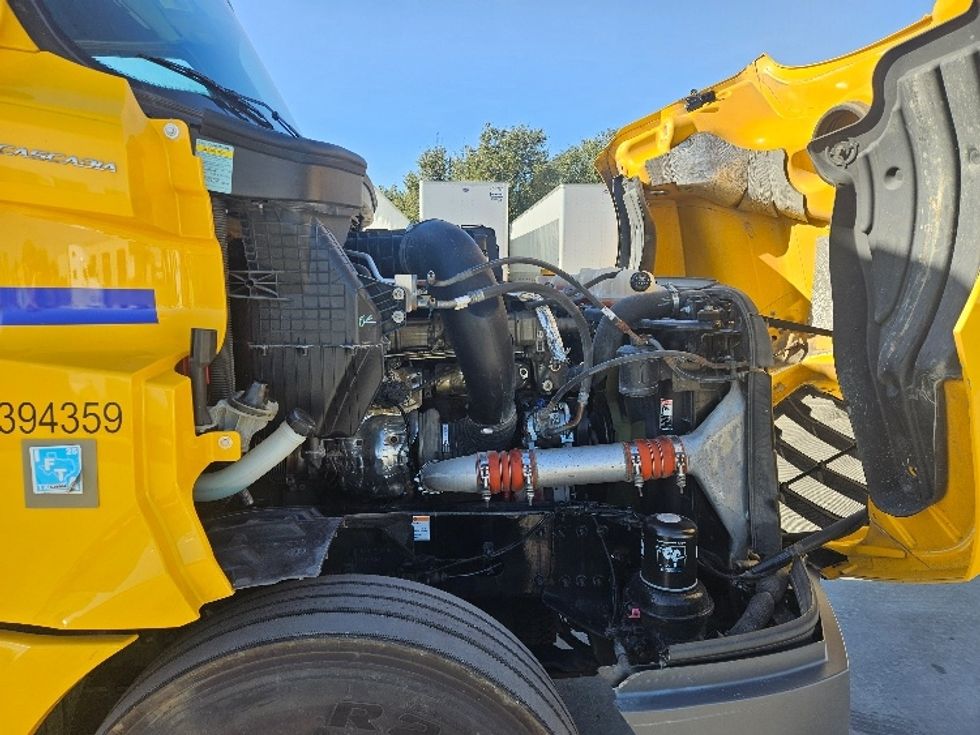 Sleeper Tractor-Heavy Duty Tractors-Freightliner-2022-T12664ST-San Antonio-TX-473,626\n\t\tmiles-$ 69,500 - Image 20