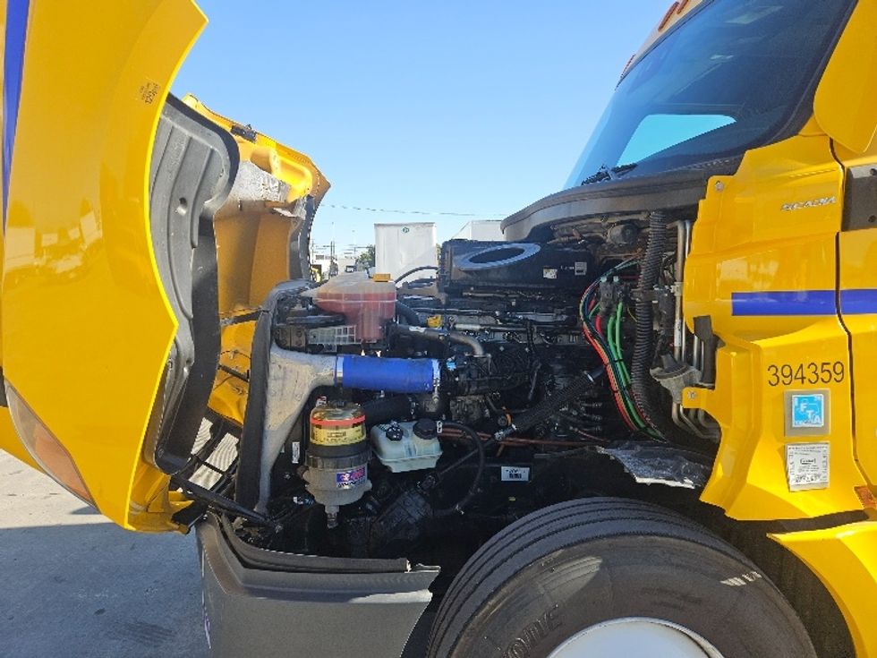 Sleeper Tractor-Heavy Duty Tractors-Freightliner-2022-T12664ST-San Antonio-TX-473,626\n\t\tmiles-$ 69,500 - Image 21