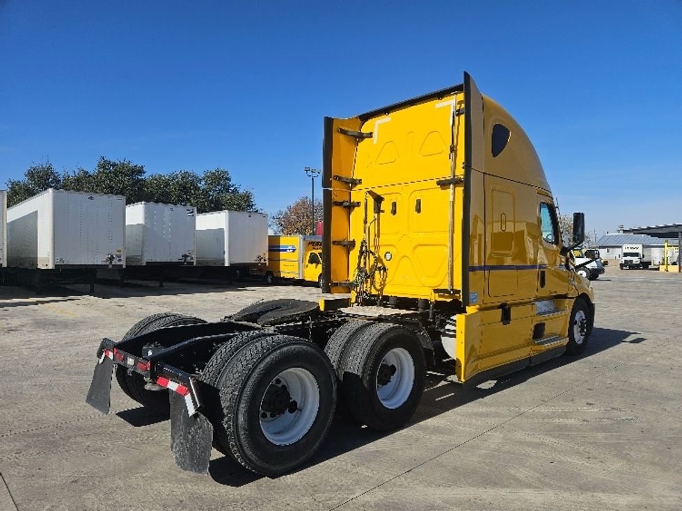 Sleeper Tractor-Heavy Duty Tractors-Freightliner-2022-T12664ST-San Antonio-TX-473,626\n\t\tmiles-$ 69,500 - Image 7