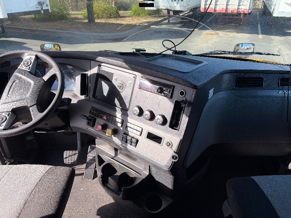 Sleeper Tractor-Heavy Duty Tractors-Freightliner-2022-T12664ST-San Antonio-TX-473,983\n\t\tmiles-$ 69,250 - Image 12