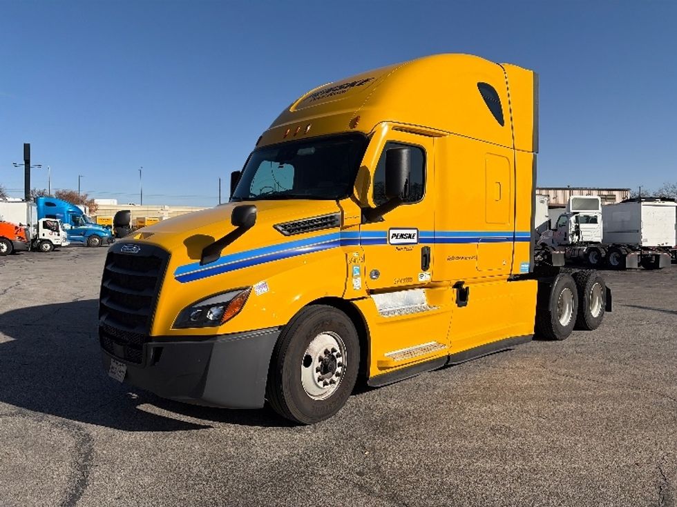 Sleeper Tractor-Heavy Duty Tractors-Freightliner-2022-T12664ST-San Antonio-TX-473,983\n\t\tmiles-$ 69,250 - Image 3