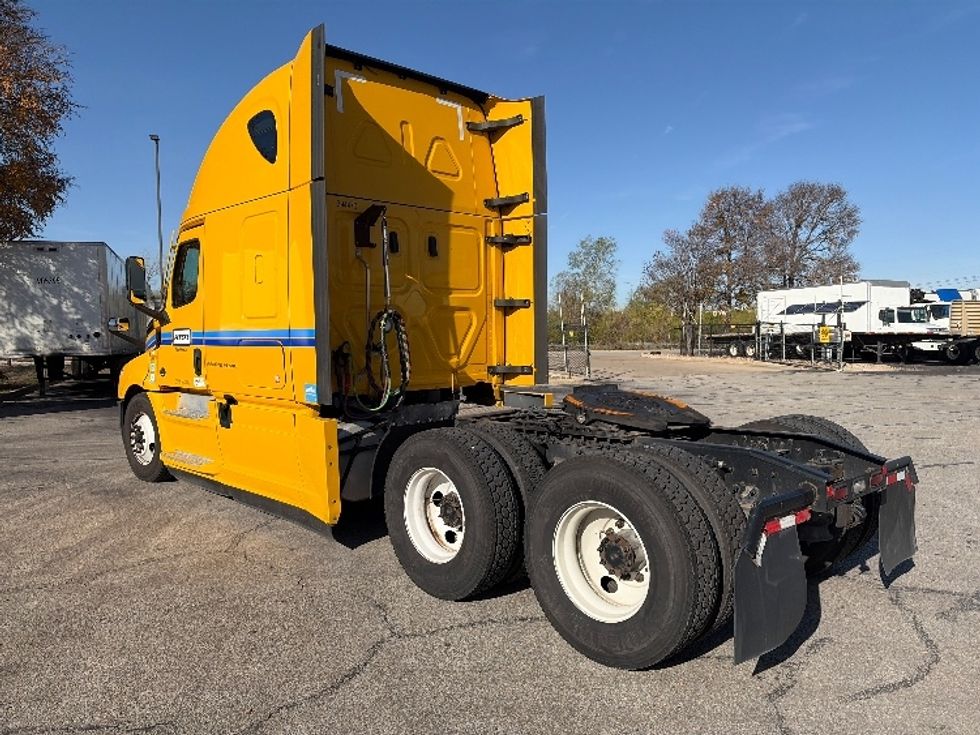 Sleeper Tractor-Heavy Duty Tractors-Freightliner-2022-T12664ST-San Antonio-TX-473,983\n\t\tmiles-$ 69,250 - Image 5