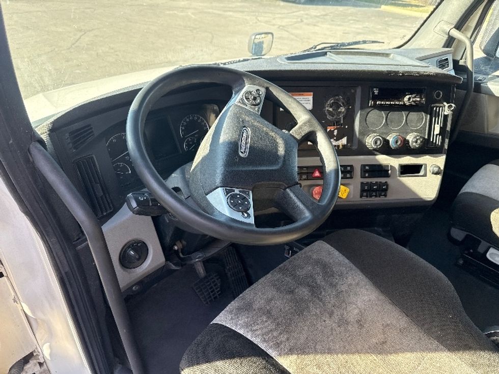 Sleeper Tractor-Heavy Duty Tractors-Freightliner-2022-T12664ST-San Antonio-TX-474,072\n\t\tmiles-$ 72,000 - Image 10