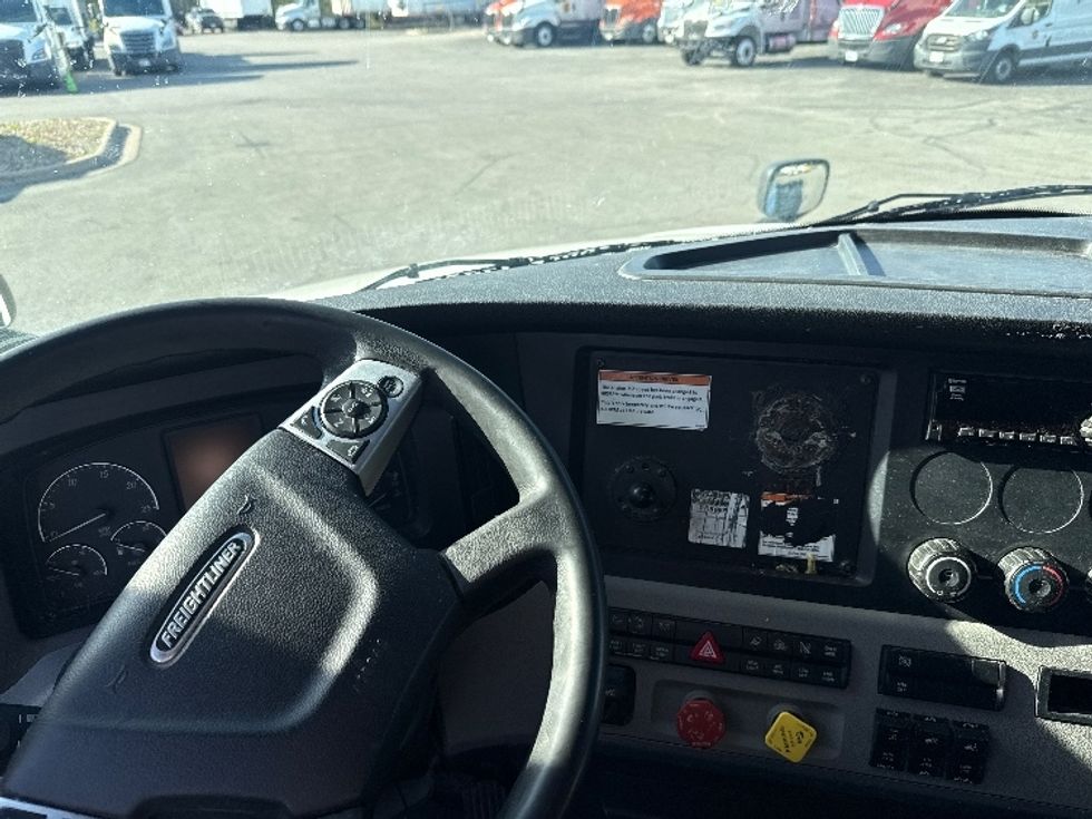 Sleeper Tractor-Heavy Duty Tractors-Freightliner-2022-T12664ST-San Antonio-TX-474,072\n\t\tmiles-$ 72,000 - Image 11