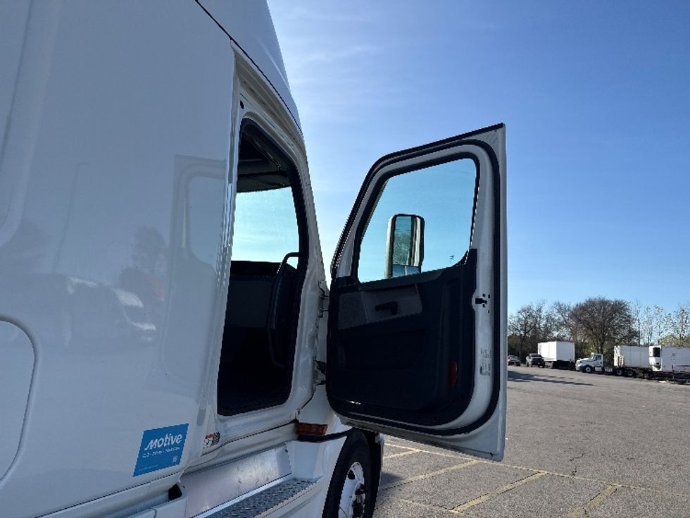 Sleeper Tractor-Heavy Duty Tractors-Freightliner-2022-T12664ST-San Antonio-TX-474,072\n\t\tmiles-$ 72,000 - Image 13