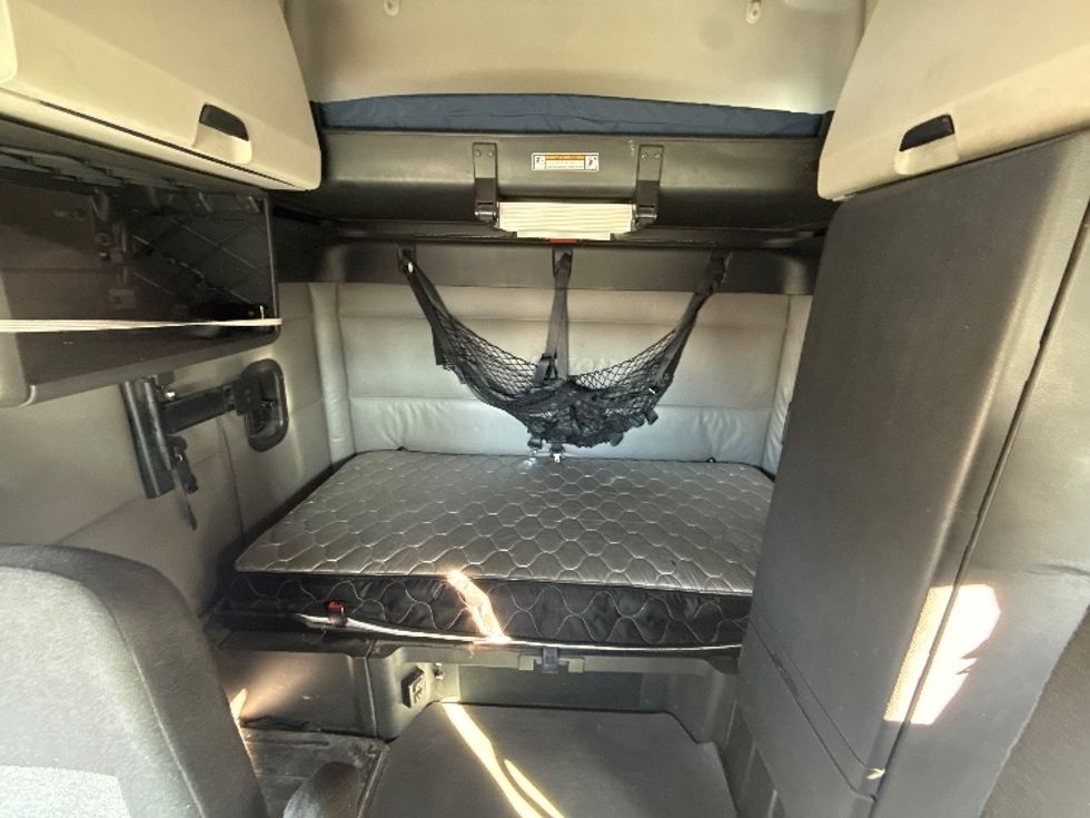 Sleeper Tractor-Heavy Duty Tractors-Freightliner-2022-T12664ST-San Antonio-TX-474,072\n\t\tmiles-$ 72,000 - Image 16