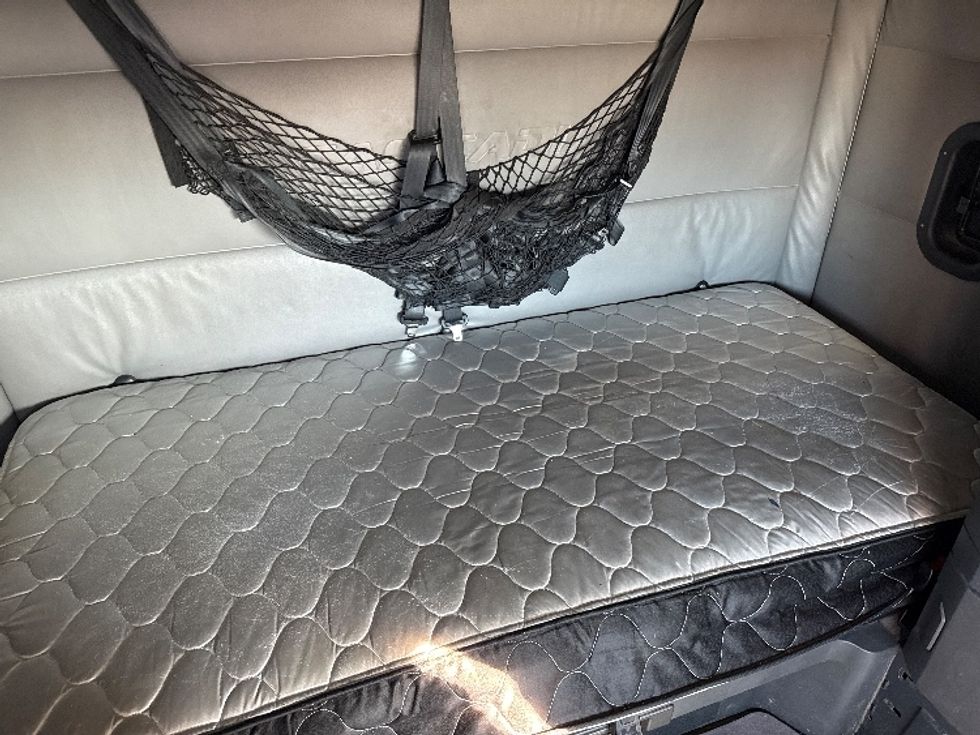 Sleeper Tractor-Heavy Duty Tractors-Freightliner-2022-T12664ST-San Antonio-TX-474,072\n\t\tmiles-$ 72,000 - Image 17