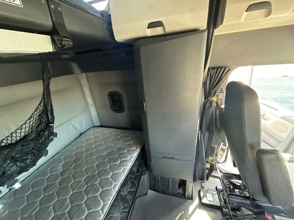 Sleeper Tractor-Heavy Duty Tractors-Freightliner-2022-T12664ST-San Antonio-TX-474,072\n\t\tmiles-$ 72,000 - Image 18