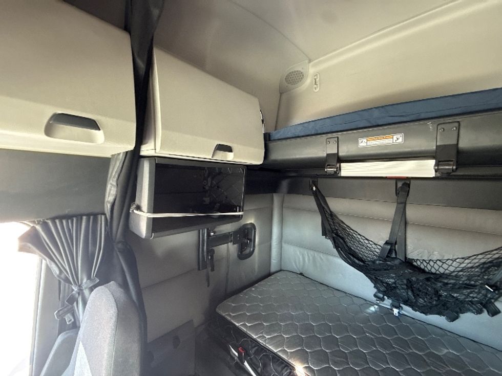 Sleeper Tractor-Heavy Duty Tractors-Freightliner-2022-T12664ST-San Antonio-TX-474,072\n\t\tmiles-$ 72,000 - Image 19