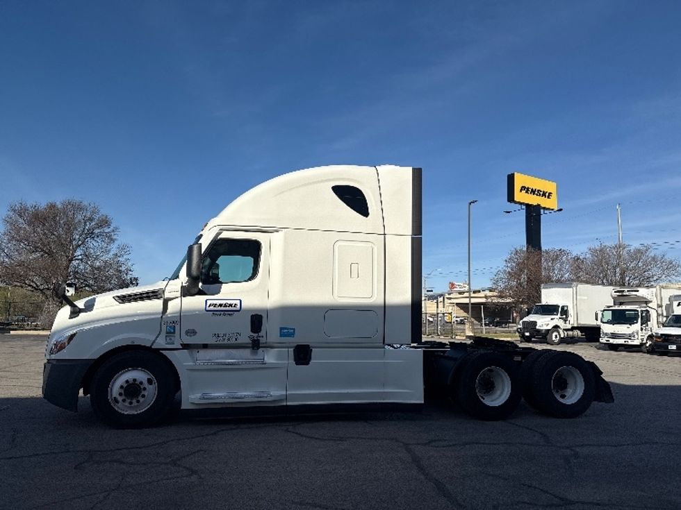 Sleeper Tractor-Heavy Duty Tractors-Freightliner-2022-T12664ST-San Antonio-TX-474,072\n\t\tmiles-$ 72,000 - Image 4