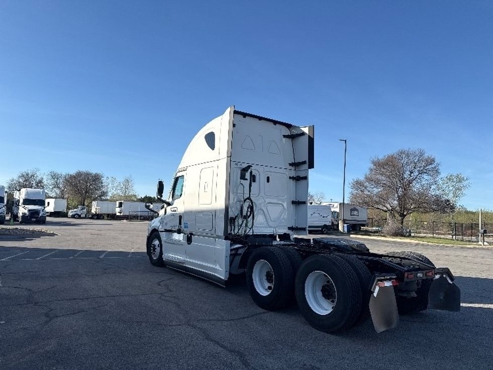 Sleeper Tractor-Heavy Duty Tractors-Freightliner-2022-T12664ST-San Antonio-TX-474,072\n\t\tmiles-$ 72,000 - Image 5