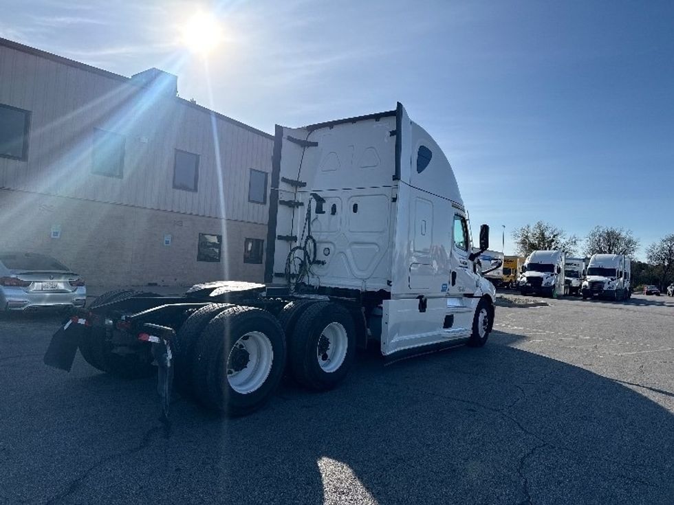 Sleeper Tractor-Heavy Duty Tractors-Freightliner-2022-T12664ST-San Antonio-TX-474,072\n\t\tmiles-$ 72,000 - Image 7
