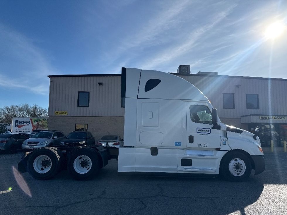 Sleeper Tractor-Heavy Duty Tractors-Freightliner-2022-T12664ST-San Antonio-TX-474,072\n\t\tmiles-$ 72,000 - Image 8