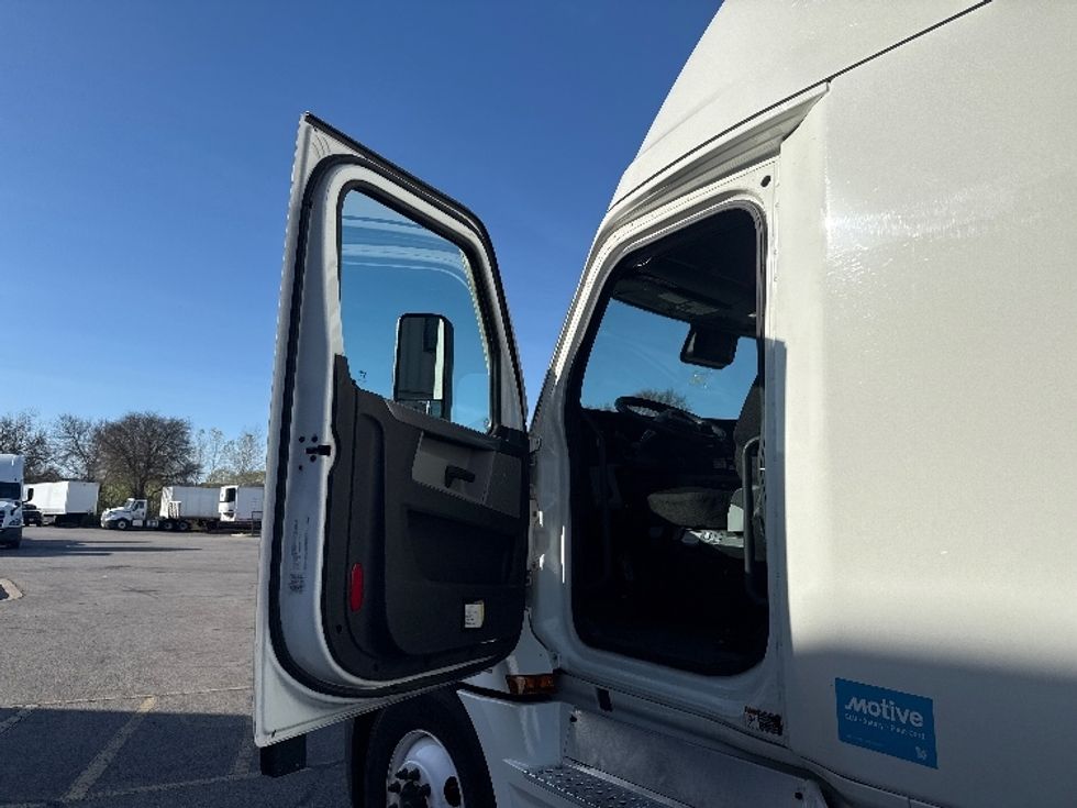 Sleeper Tractor-Heavy Duty Tractors-Freightliner-2022-T12664ST-San Antonio-TX-474,072\n\t\tmiles-$ 72,000 - Image 9