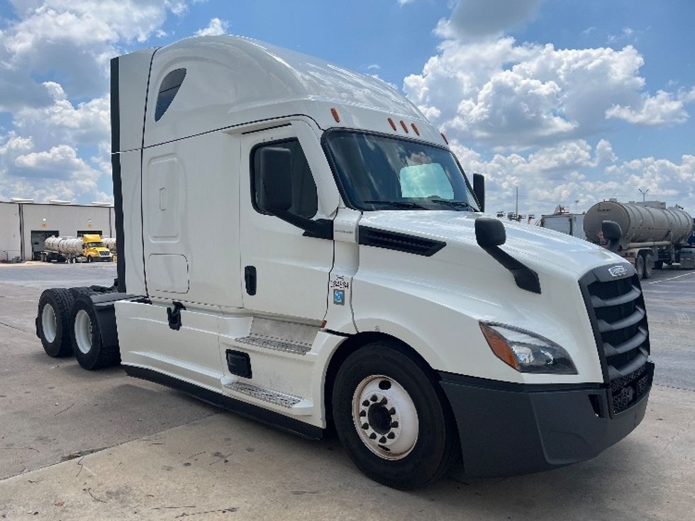 Sleeper Tractor-Heavy Duty Tractors-Freightliner-2022-T12664ST-San Antonio-TX-474,354\n\t\tmiles-$ 75,250 - Image 1