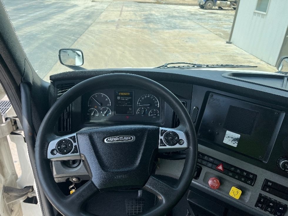 Sleeper Tractor-Heavy Duty Tractors-Freightliner-2022-T12664ST-San Antonio-TX-474,354\n\t\tmiles-$ 75,250 - Image 11