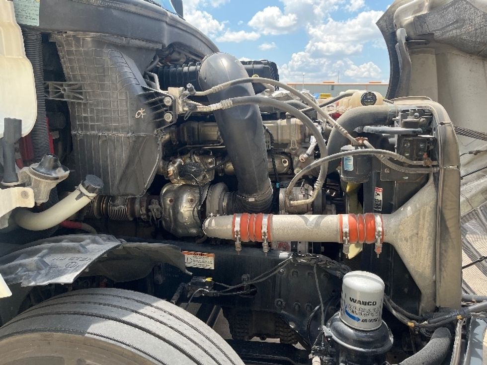 Sleeper Tractor-Heavy Duty Tractors-Freightliner-2022-T12664ST-San Antonio-TX-474,354\n\t\tmiles-$ 75,250 - Image 20