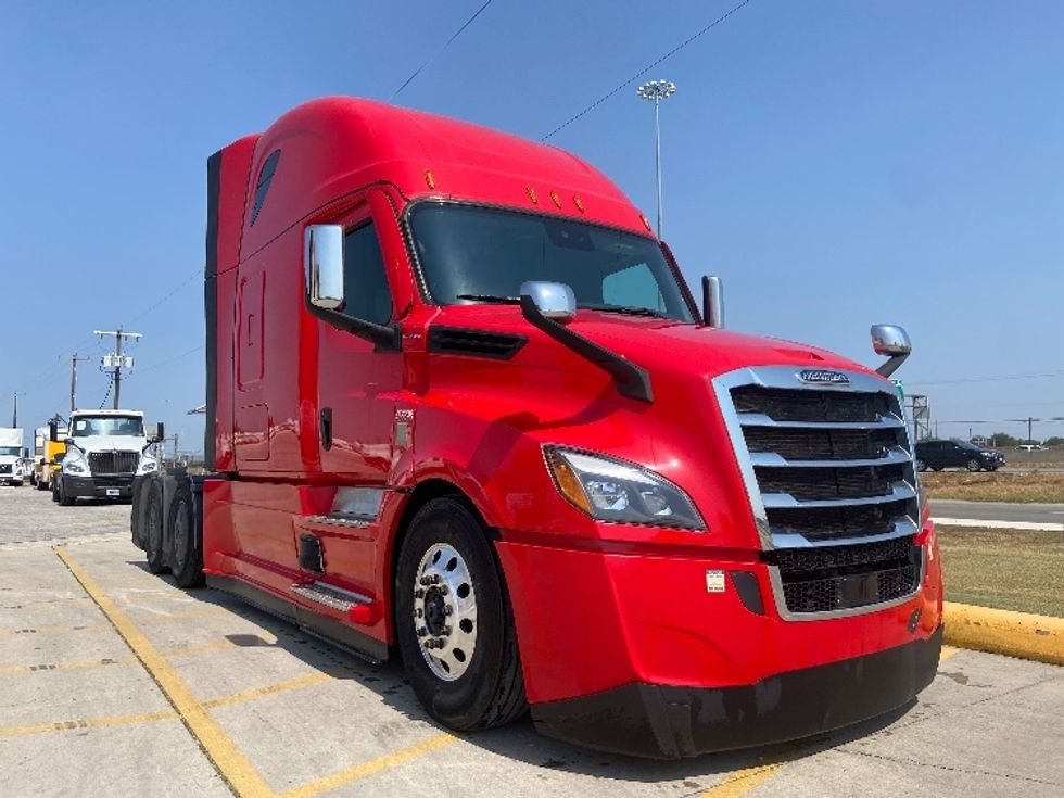 Sleeper Tractor-Heavy Duty Tractors-Freightliner-2022-T12664ST-San Antonio-TX-475,142\n\t\tmiles-$ 79,500 - Image 1