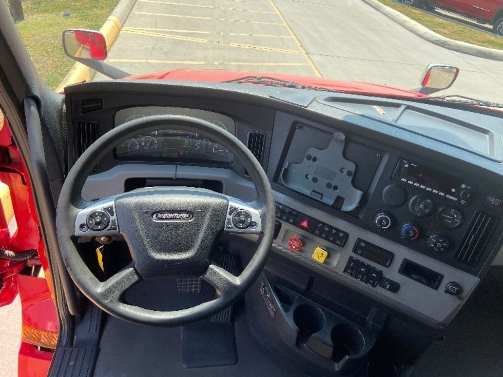 Sleeper Tractor-Heavy Duty Tractors-Freightliner-2022-T12664ST-San Antonio-TX-475,142\n\t\tmiles-$ 79,500 - Image 11