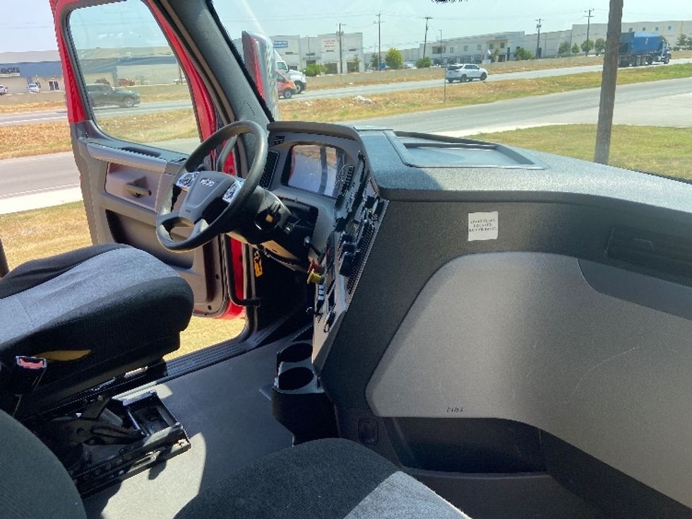 Sleeper Tractor-Heavy Duty Tractors-Freightliner-2022-T12664ST-San Antonio-TX-475,142\n\t\tmiles-$ 79,500 - Image 15