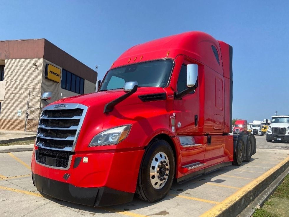 Sleeper Tractor-Heavy Duty Tractors-Freightliner-2022-T12664ST-San Antonio-TX-475,142\n\t\tmiles-$ 79,500 - Image 3