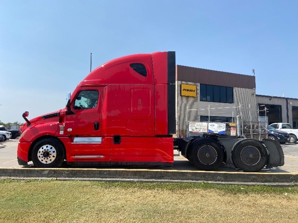 Sleeper Tractor-Heavy Duty Tractors-Freightliner-2022-T12664ST-San Antonio-TX-475,142\n\t\tmiles-$ 79,500 - Image 4