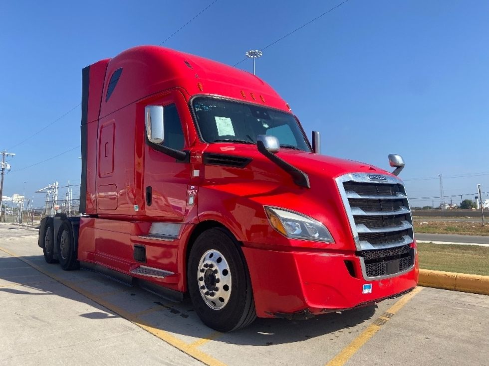 Sleeper Tractor-Heavy Duty Tractors-Freightliner-2022-T12664ST-San Antonio-TX-483,316\n\t\tmiles-$ 76,750 - Image 1