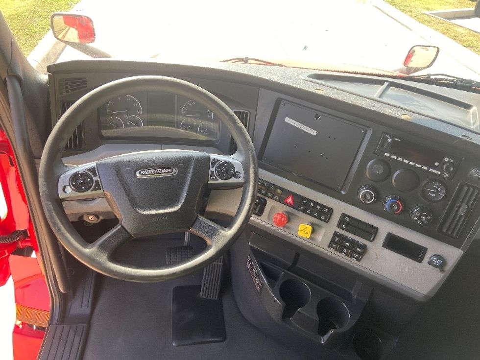 Sleeper Tractor-Heavy Duty Tractors-Freightliner-2022-T12664ST-San Antonio-TX-483,316\n\t\tmiles-$ 76,750 - Image 11