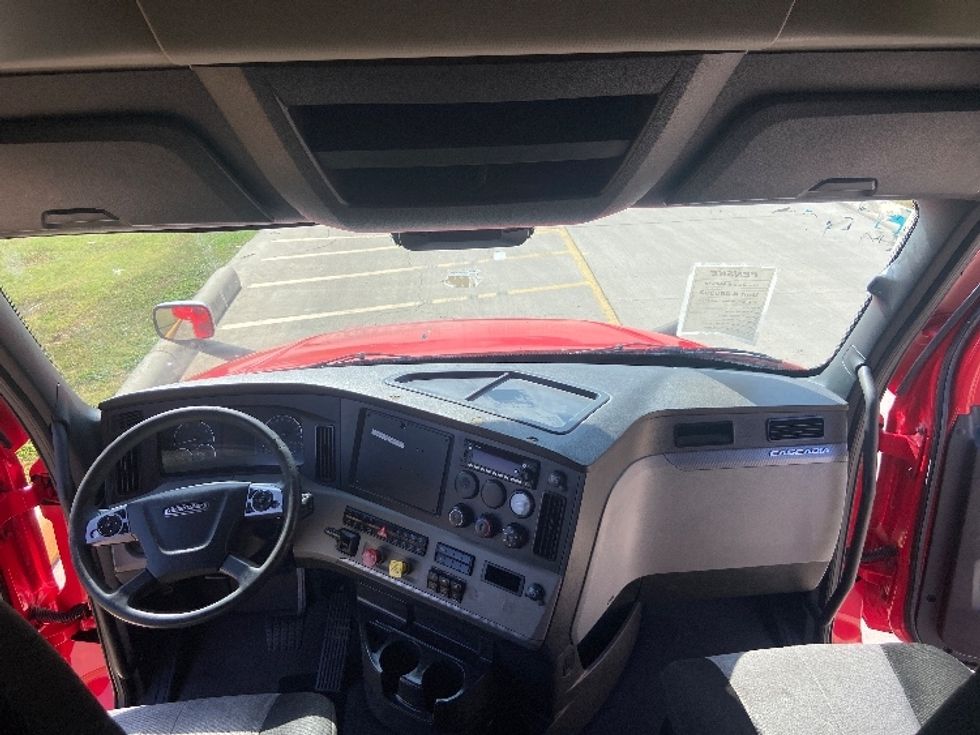 Sleeper Tractor-Heavy Duty Tractors-Freightliner-2022-T12664ST-San Antonio-TX-483,316\n\t\tmiles-$ 76,750 - Image 12