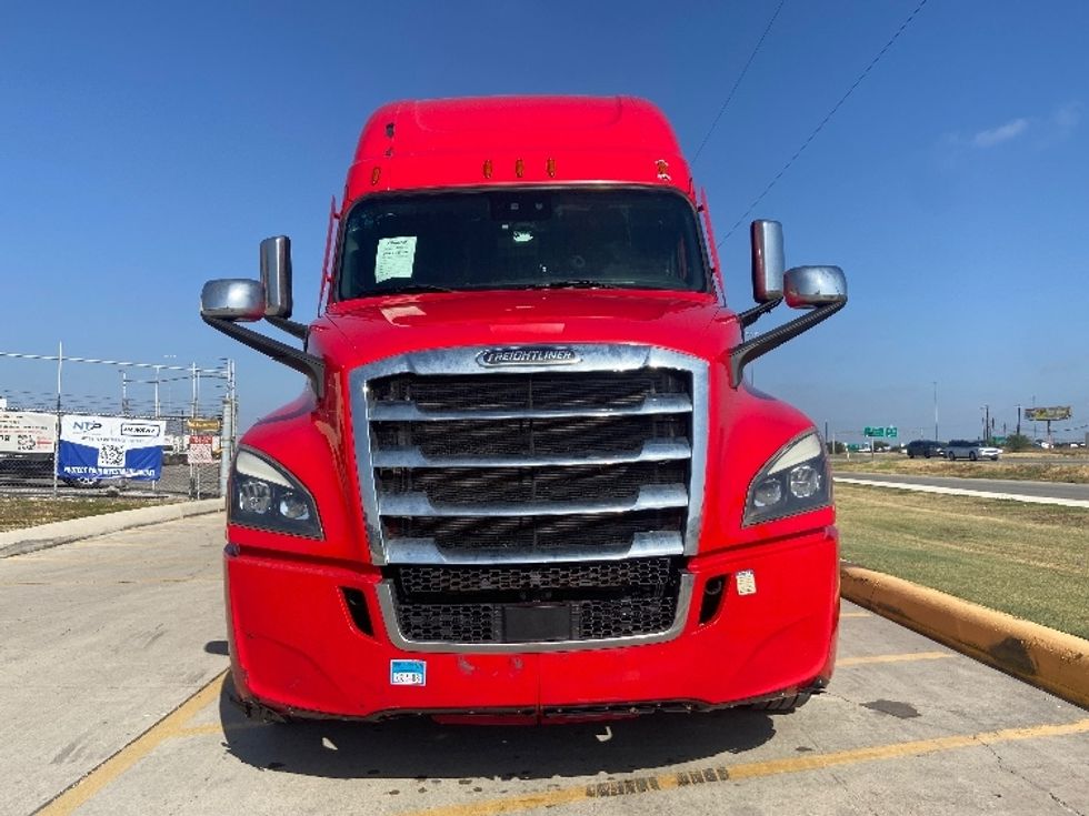 Sleeper Tractor-Heavy Duty Tractors-Freightliner-2022-T12664ST-San Antonio-TX-483,316\n\t\tmiles-$ 76,750 - Image 2