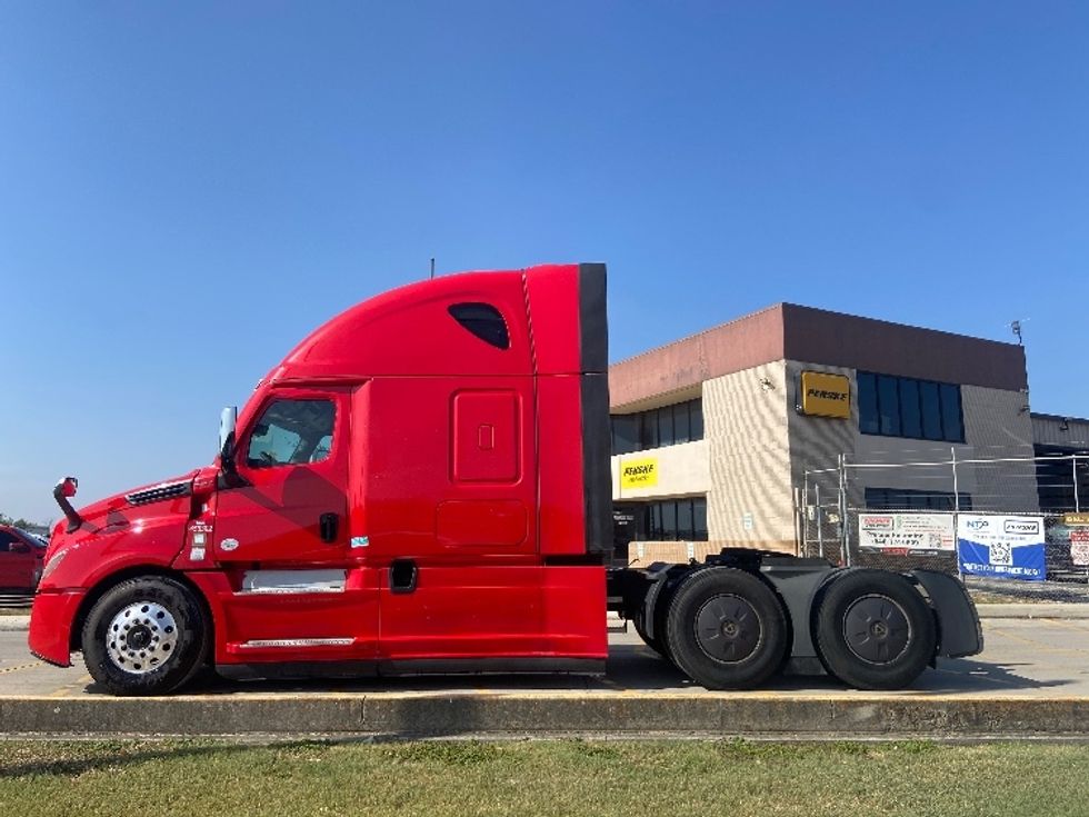Sleeper Tractor-Heavy Duty Tractors-Freightliner-2022-T12664ST-San Antonio-TX-483,316\n\t\tmiles-$ 76,750 - Image 4