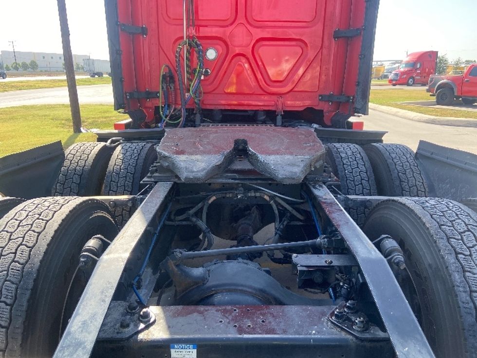 Sleeper Tractor-Heavy Duty Tractors-Freightliner-2022-T12664ST-San Antonio-TX-483,316\n\t\tmiles-$ 76,750 - Image 6