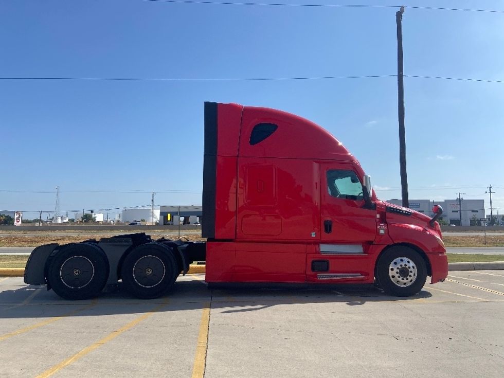 Sleeper Tractor-Heavy Duty Tractors-Freightliner-2022-T12664ST-San Antonio-TX-483,316\n\t\tmiles-$ 76,750 - Image 8