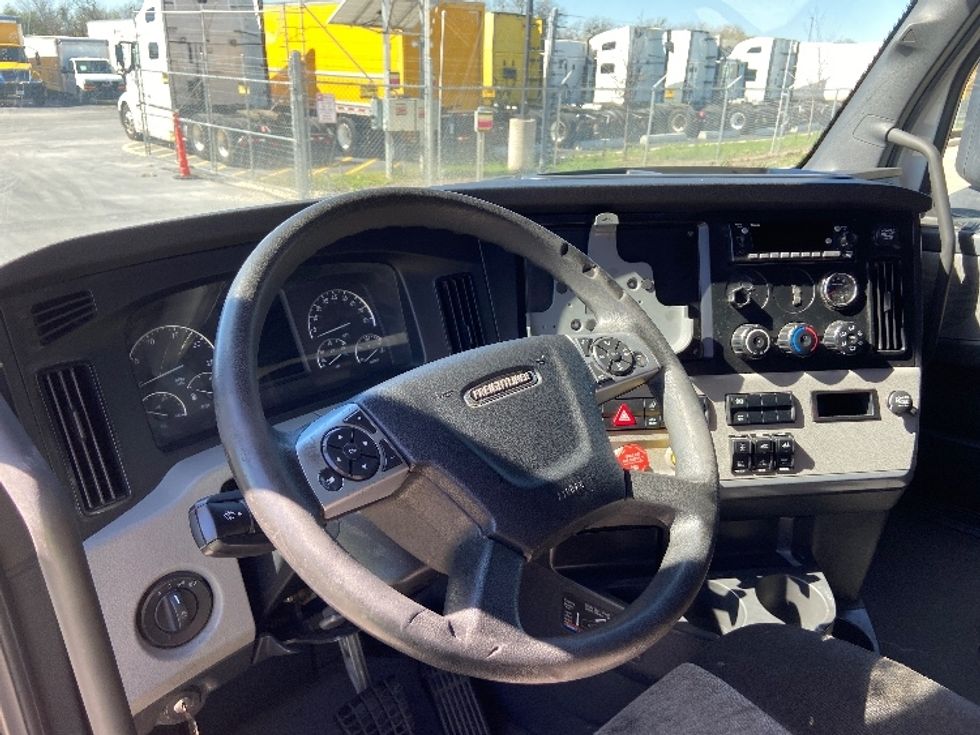Sleeper Tractor-Heavy Duty Tractors-Freightliner-2022-T12664ST-San Antonio-TX-483,391\n\t\tmiles-$ 72,500 - Image 10