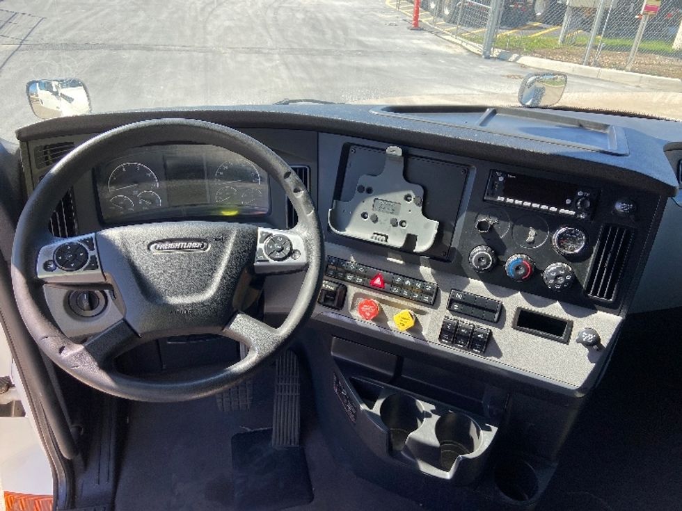 Sleeper Tractor-Heavy Duty Tractors-Freightliner-2022-T12664ST-San Antonio-TX-483,391\n\t\tmiles-$ 72,500 - Image 11