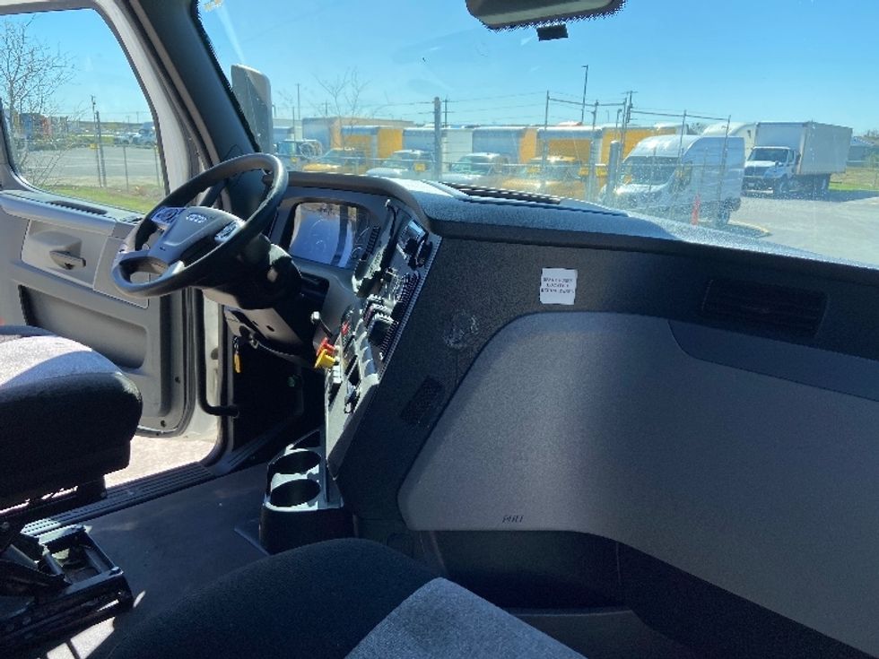 Sleeper Tractor-Heavy Duty Tractors-Freightliner-2022-T12664ST-San Antonio-TX-483,391\n\t\tmiles-$ 72,500 - Image 15