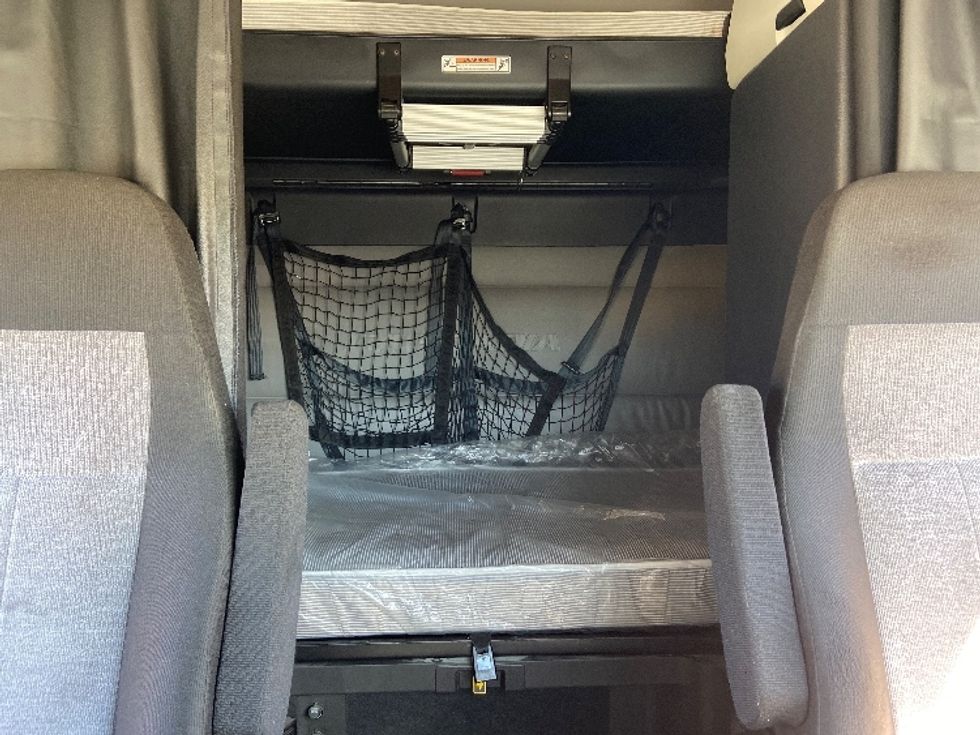 Sleeper Tractor-Heavy Duty Tractors-Freightliner-2022-T12664ST-San Antonio-TX-483,391\n\t\tmiles-$ 72,500 - Image 16